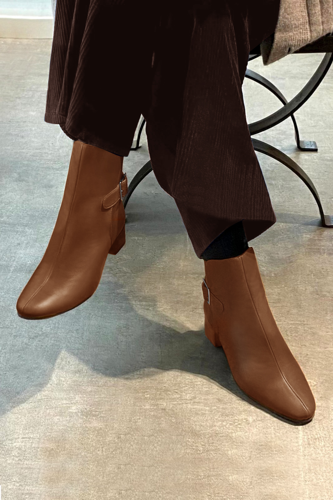 Caramel brown women's ankle boots with buckles at the back. Round toe. Low block heels. Worn view - Florence KOOIJMAN